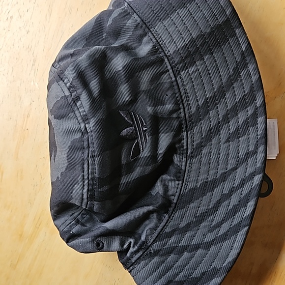 ADIDAS BUCKET HAT - Picture 10 of 10